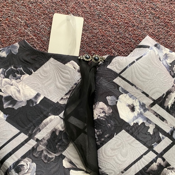 Dress - Picture 6 of 7